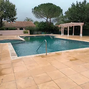 Hébergement de vacances Petite Maison De 40m2 Très Bien équipée Avec Jardin Privatif, Wifi, Piscine Commune à La Résidence ,ouverte Du 1er Mai Au 30 Septembre De 09h à 21h-en Juillet Et Aout Reservation Uniquement Du Samedi Au Samedi, Forcalqueiret